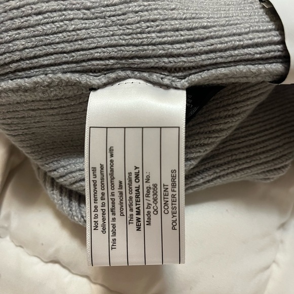 ARITZIA MAIN CHARACTER SNOW DAY BEANIE - Picture 8 of 9